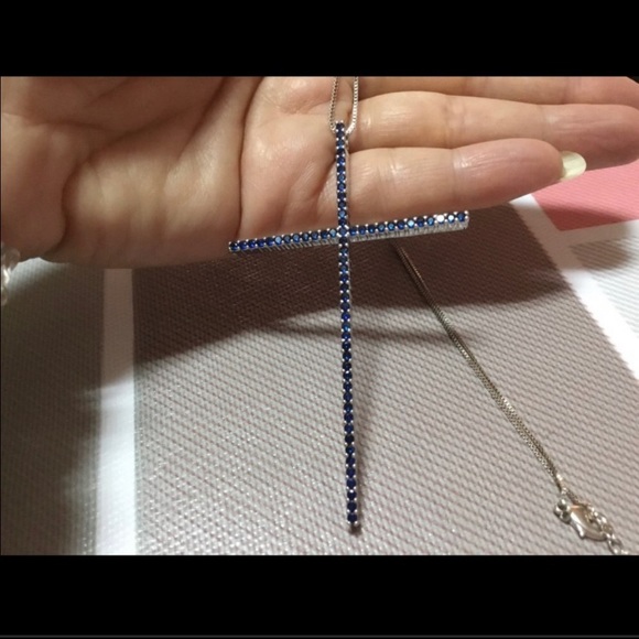 Crystal & 18k Gold modern cross with chain - Picture 3 of 4